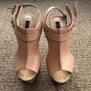 Izabella Rue Tan Wedges Size 8